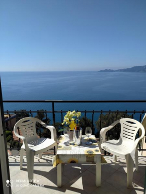 DAVANTI AL MARE, FRA PORTOFINO E LE 5 TERRE - IN FRONT Of THE SEA, BETWEEN PORTOFINO AND THE 5 TERRE Zoagli